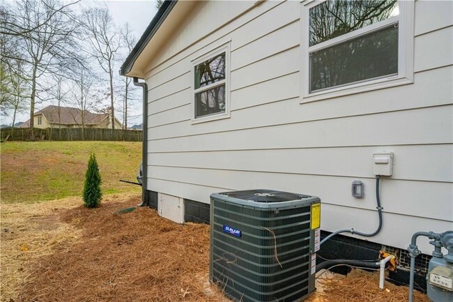 Building Photo - 1506 Sycamore Dr NW