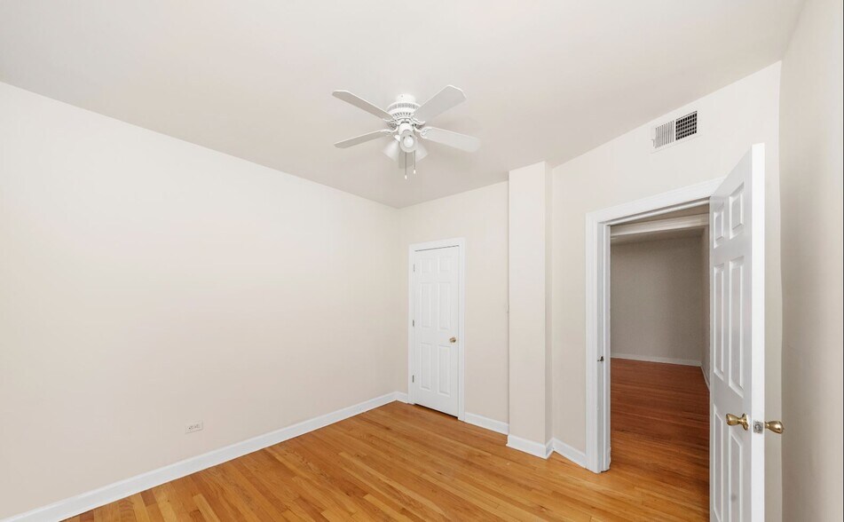 Building Photo - 555 W Aldine Ave