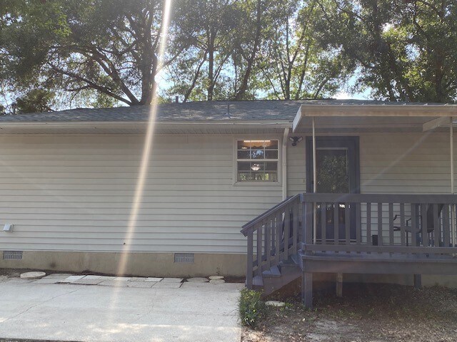 Building Photo - 5105 Lake Dr