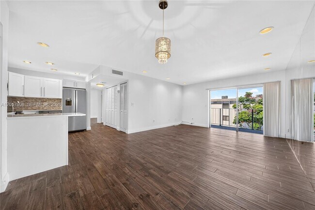 Building Photo - 3642 NE 171 St