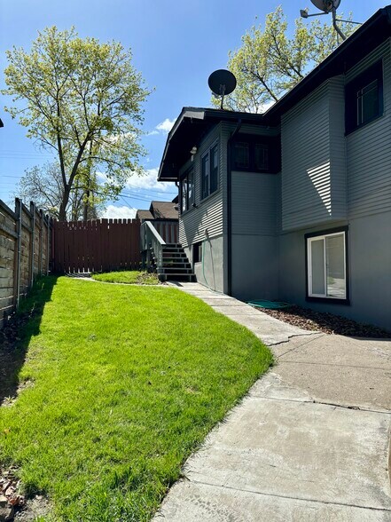 Building Photo - 604 E 7th Ave