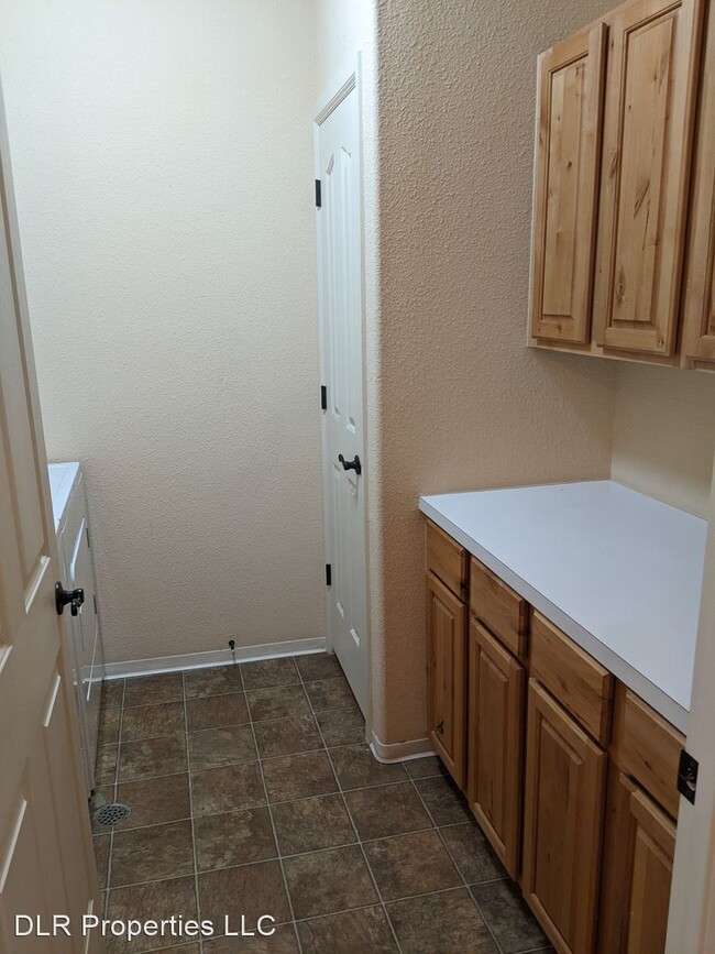 Building Photo - 3 br, 2 bath House - 6800 Spurwing Way #204