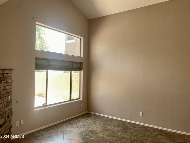 Building Photo - 4008 E Ironhorse Rd