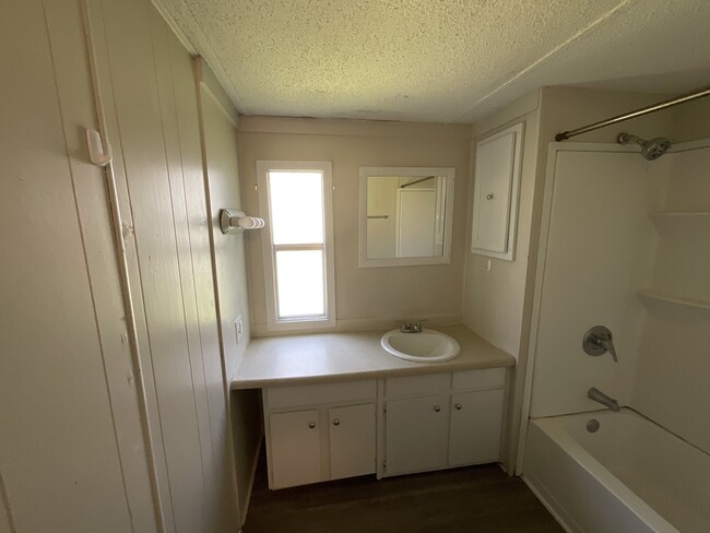 Building Photo - Cozy 2 Bedroom Mobile Home-141 Denise Drive