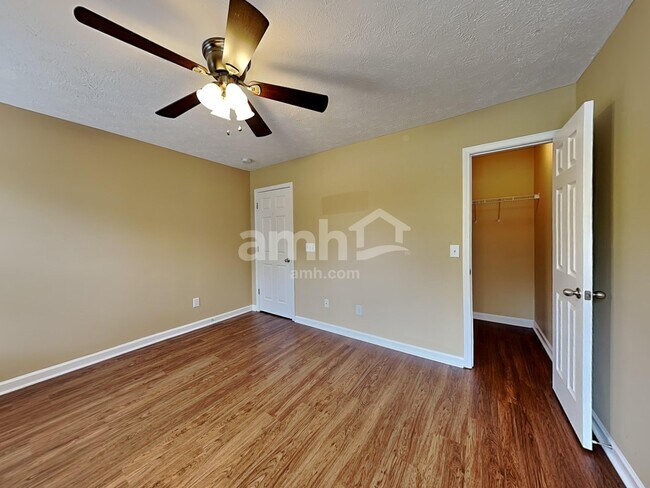 Building Photo - 226 Vintage Cir