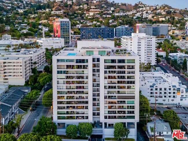 Building Photo - 1100 Alta Loma Rd