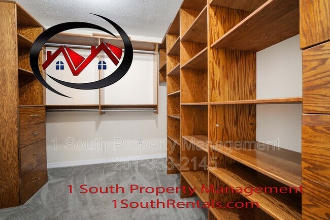 Building Photo - 470 Evergreen Rd