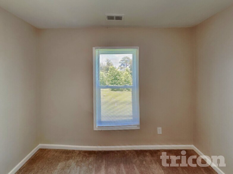 Building Photo - 129 Seedling Ct