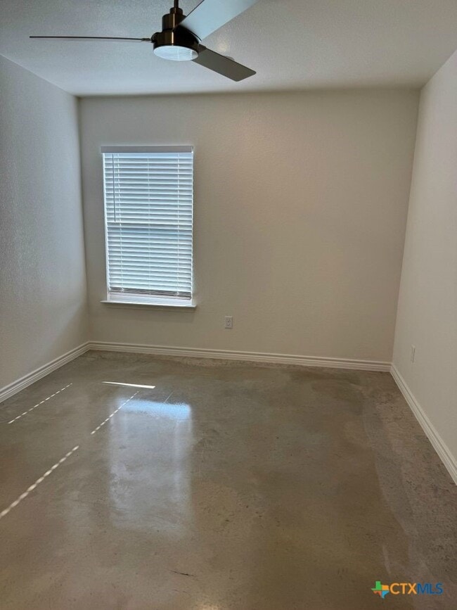 Building Photo - 1125 Lindsey Dr