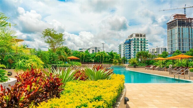 Building Photo - 700 NE 24th St