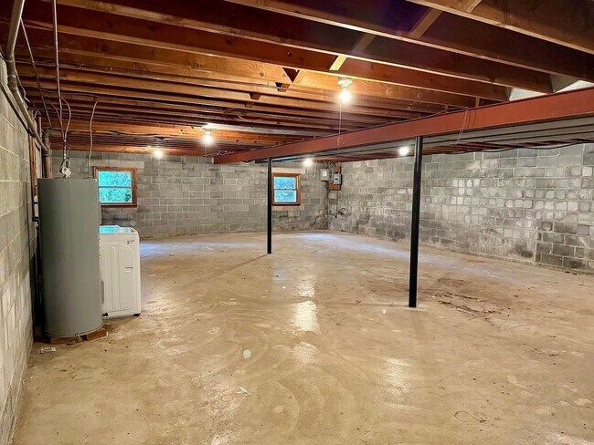 Building Photo - 329 Fairview Dr
