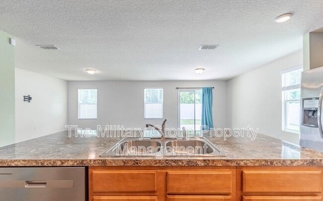 Building Photo - 6914 Sandle Dr