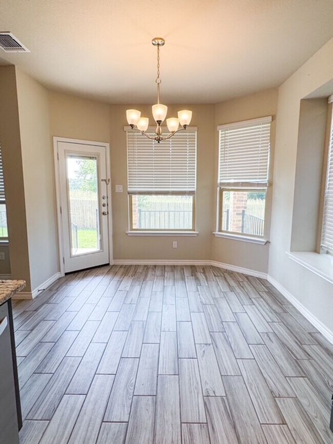 Building Photo - Stunning home with ALL THE SPACE in 3 Creeks!