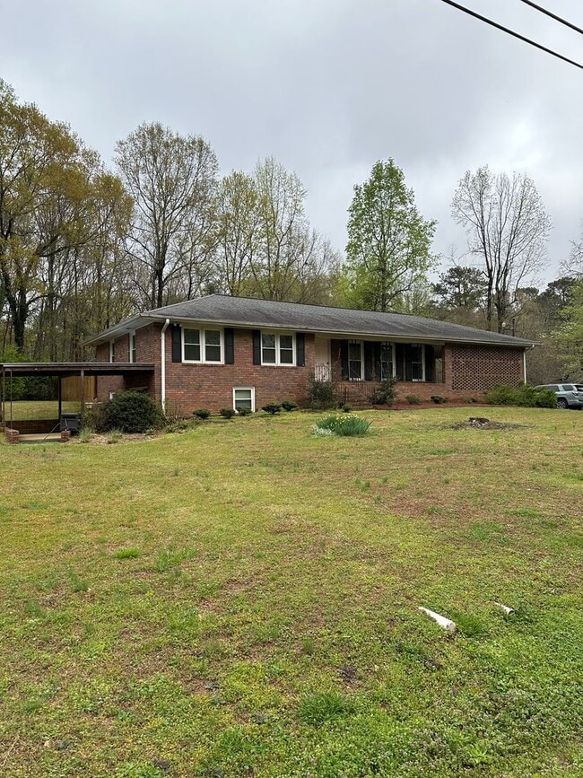 Building Photo - Large Home on the Eastside on a deadened street - Pre Lease