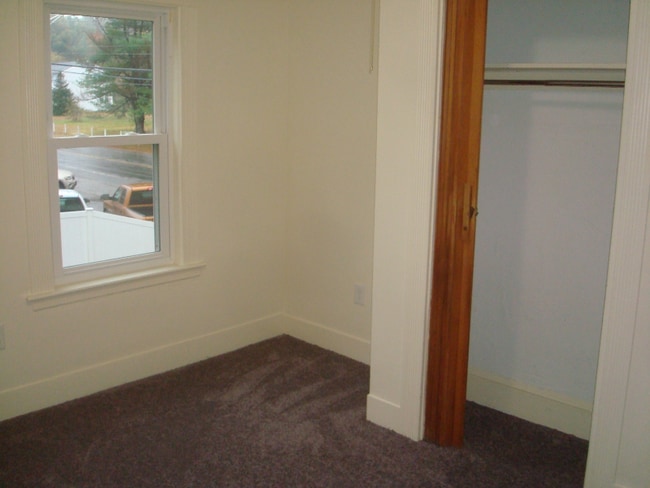 Building Photo - 818 Amesbury Rd