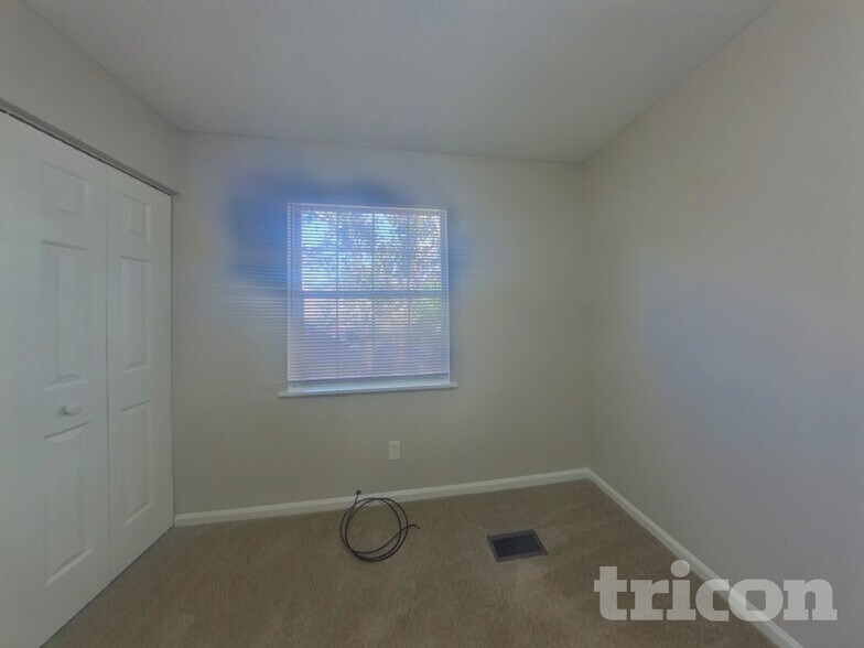 Building Photo - 202 Stockport Rd