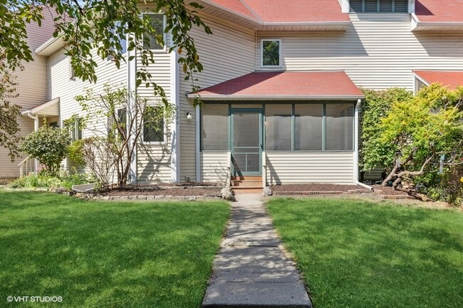 Building Photo - Charming Renovated Home with Modern Amenit...
