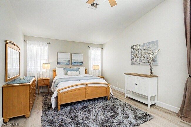 Building Photo - 2025 Shining Feather Ln