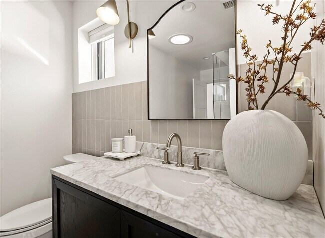 Building Photo - 3631 N 54th Ct