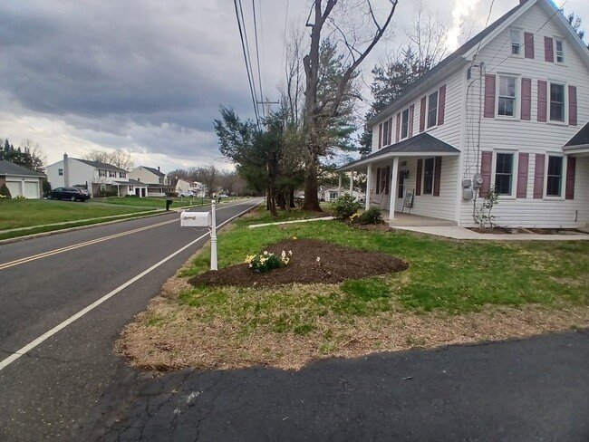 Building Photo - SPACIOUS RENOVATED FARMHOUSE AVAIL. FOR RENT!
