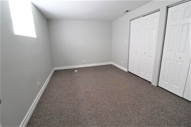 Building Photo - 4347 N Sawyer Ave