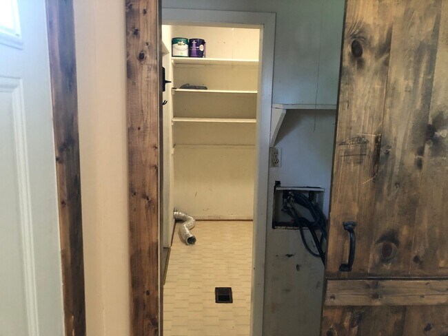 Building Photo - 3BR/2BA Home with Huge Fenced Yard, Fire pit Area & Storage Shop