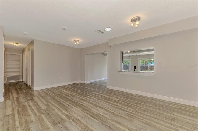 Building Photo - 5520 Hayden Blvd