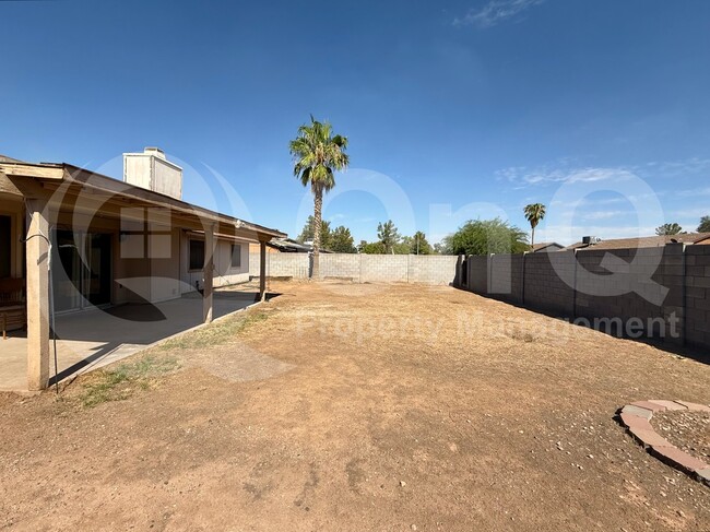 Building Photo - 713 W Mesquite St