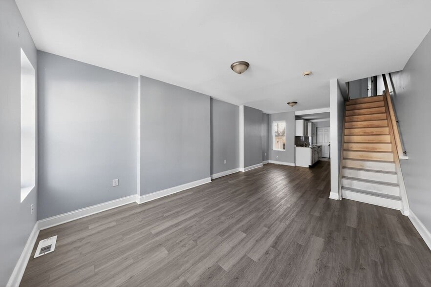 Building Photo - 1316 W 3rd St