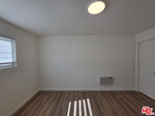 Building Photo - 2400 Vanderbilt Ln