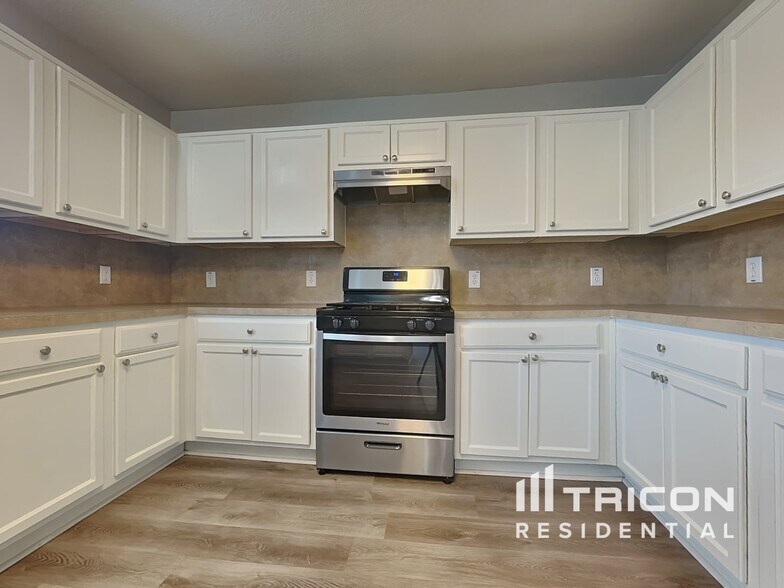 Building Photo - 6535 Providence View Ln