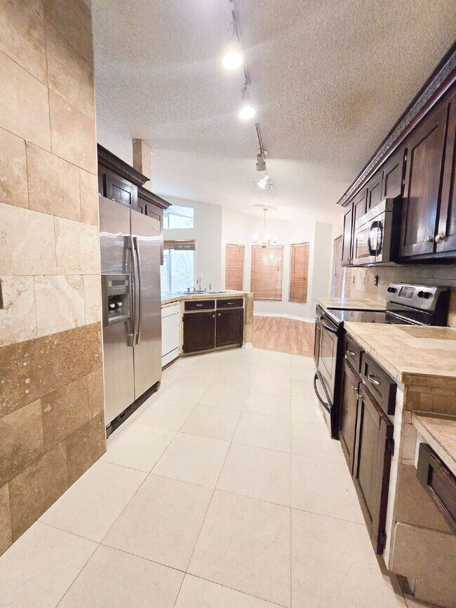 Building Photo - "Charming 3-Bedroom Home with 2 Full Baths in Lakeland – Spacious 1514 Sq Ft Haven!"