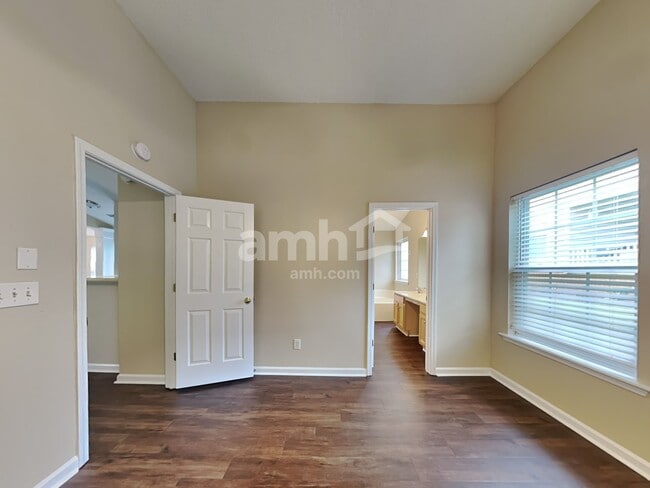 Building Photo - 6 Semmelrock Dr