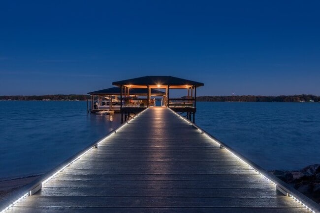 Building Photo - Lake Norman Playaway