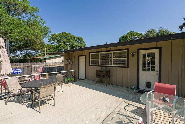 Building Photo - 2603 Albata Ave