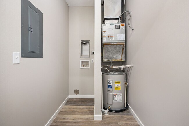 Building Photo - The Vibe Crossing