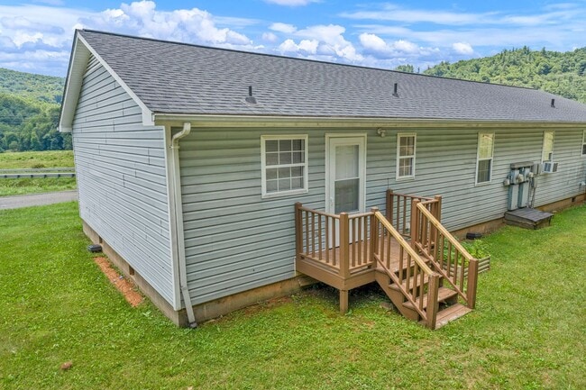 Building Photo - 7863 NC-163