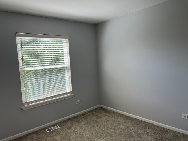 Building Photo - 1164 Lakewood Cir