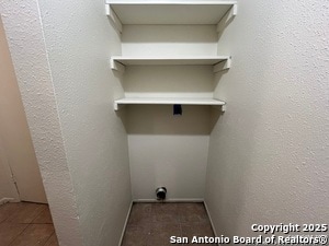 Building Photo - 9819 Valley Villa