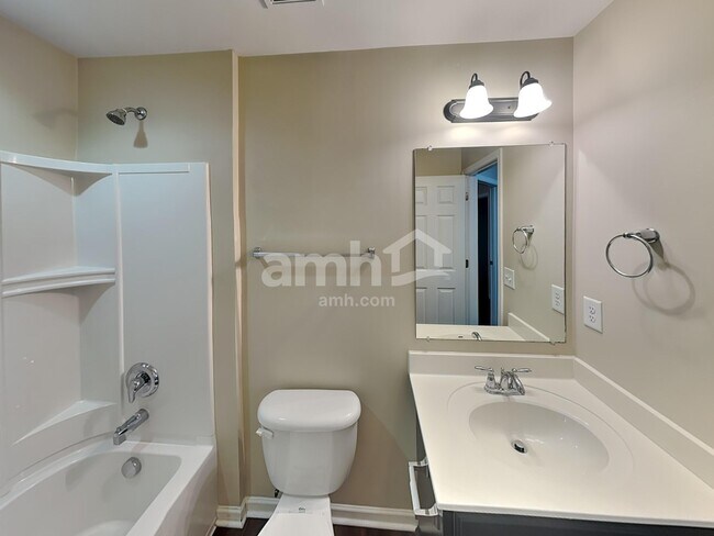 Building Photo - 1028 Daniel Ln