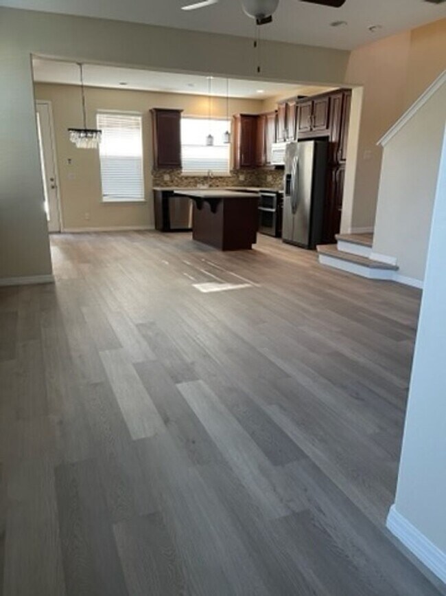 Building Photo - 3 Bed 2.5 Bath Tech Savy Corner Townhouse in Windermere