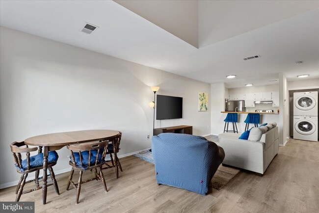 Building Photo - 3911 Woodhue Pl