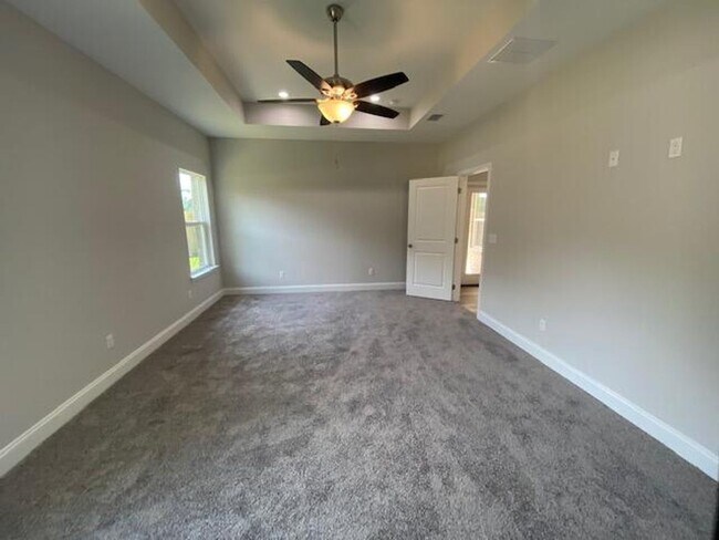 Building Photo - Spacious 3 Bedroom Home in Mary Esther!