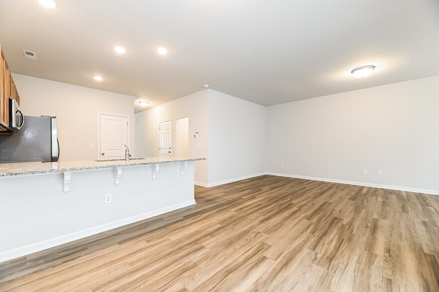 Building Photo - 7259 Bellacroft Dr