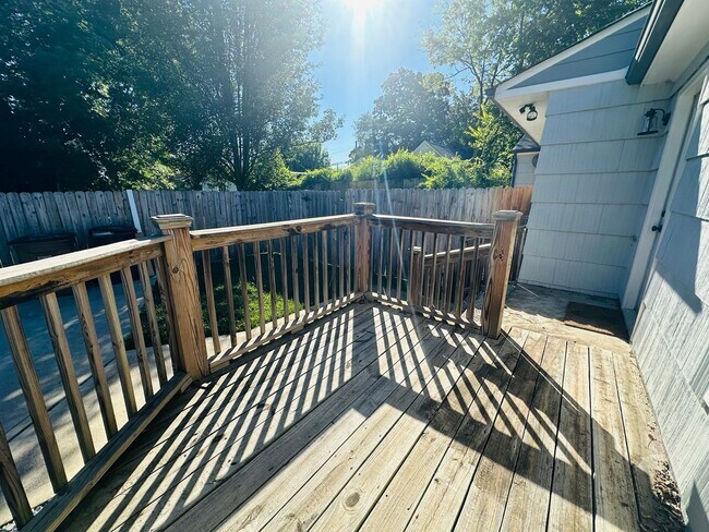 Building Photo - Urban setting w/ incredible fenced in back yard. 3 bed/2bath + detached office building