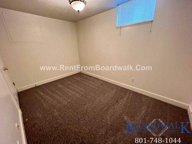 Building Photo - 2247 E Lambourne Ave