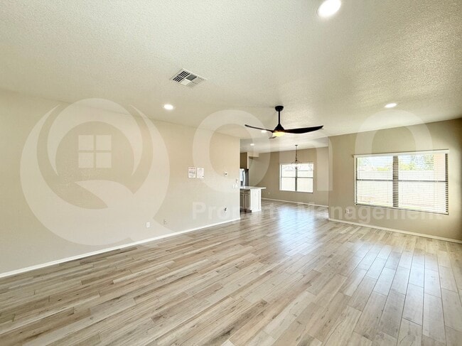 Building Photo - 681 E Woodsman Pl