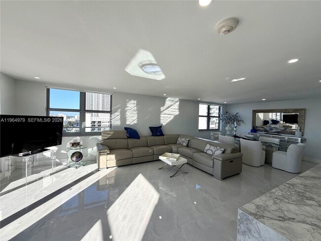 Building Photo - 1920 S Ocean Dr