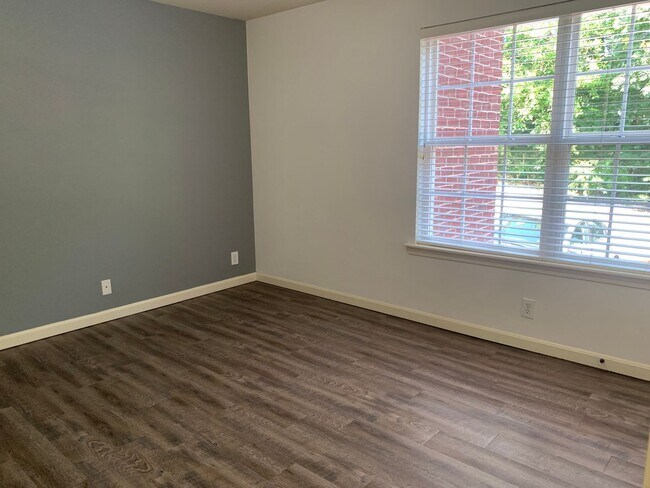Building Photo - Germantown 2 bedroom, 1 1/2 bath in Brent Park Condos