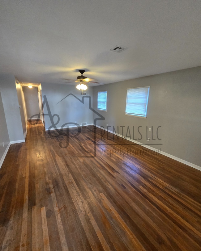 Building Photo - 714 S Chestnut St